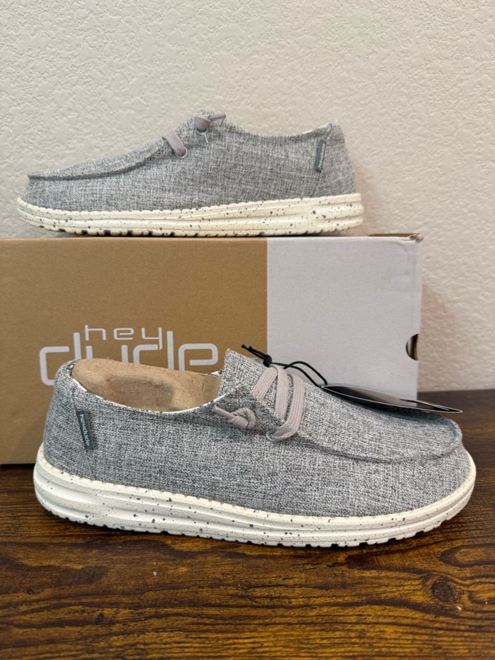 NIB Hey Dude Women’s Wendy linen size 9